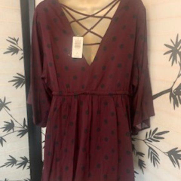 π₯π€π Get Noticed in Style! ππ€π₯ Adorable Burgundy Torrid Top size 1X - Picture 9 of 12